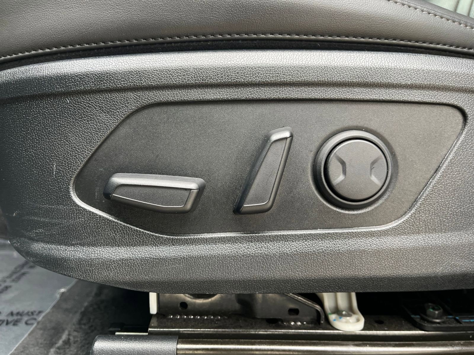 2024 Kia Sorento S 23