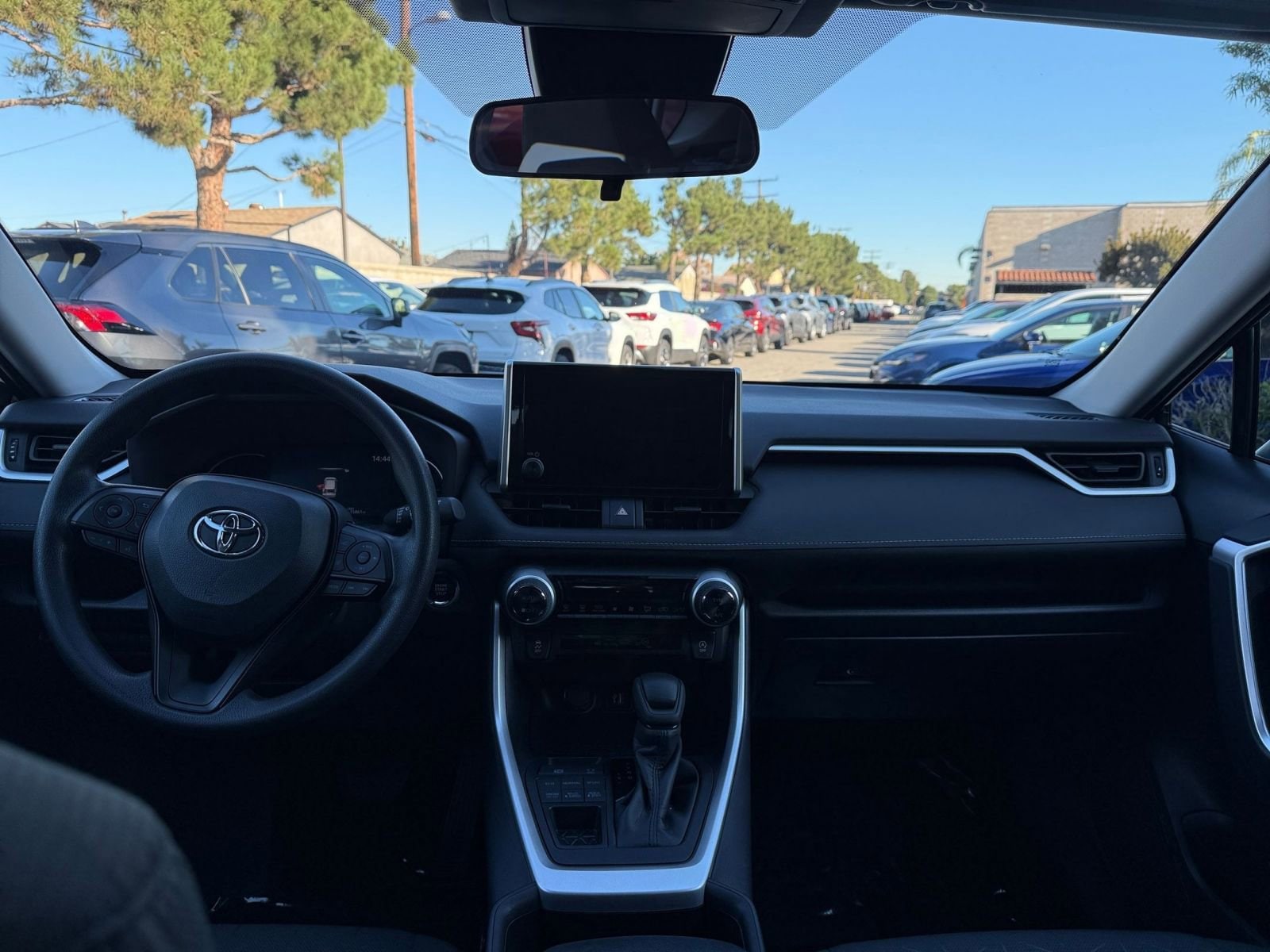 Thumbnail: 2025 Toyota RAV4 - 32