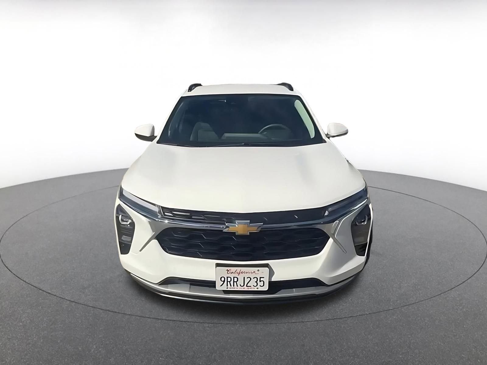 Thumbnail: 2025 Chevrolet Trax - 3