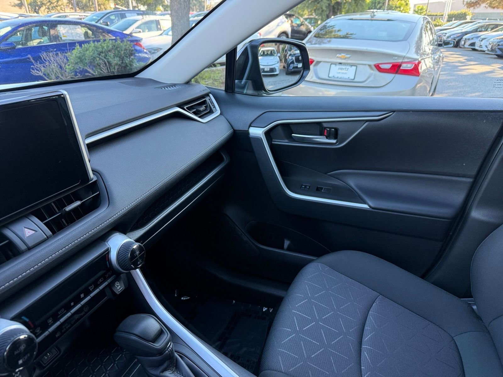 Thumbnail: 2025 Toyota RAV4 - 34