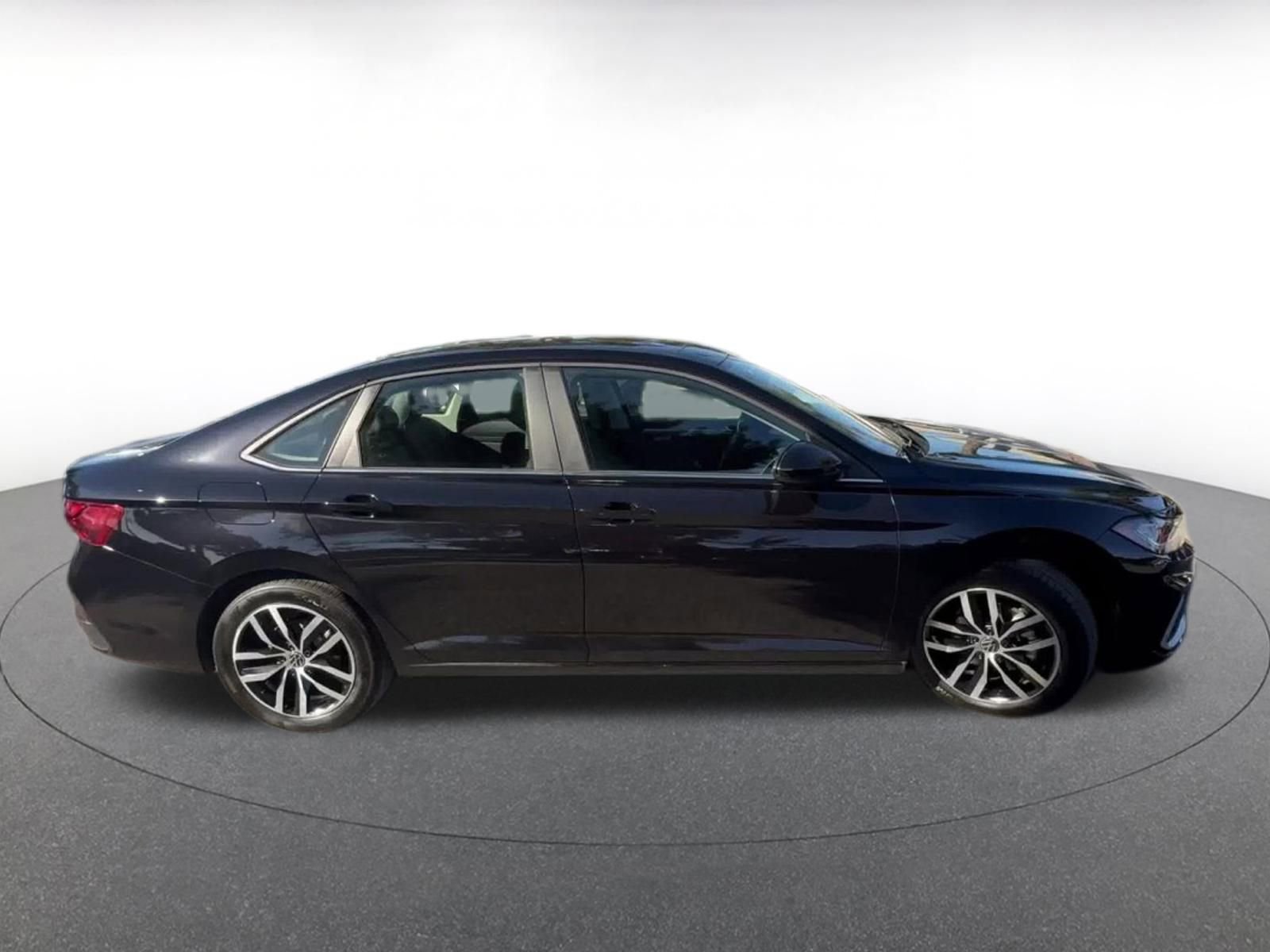 Thumbnail: 2025 Volkswagen Jetta - 16