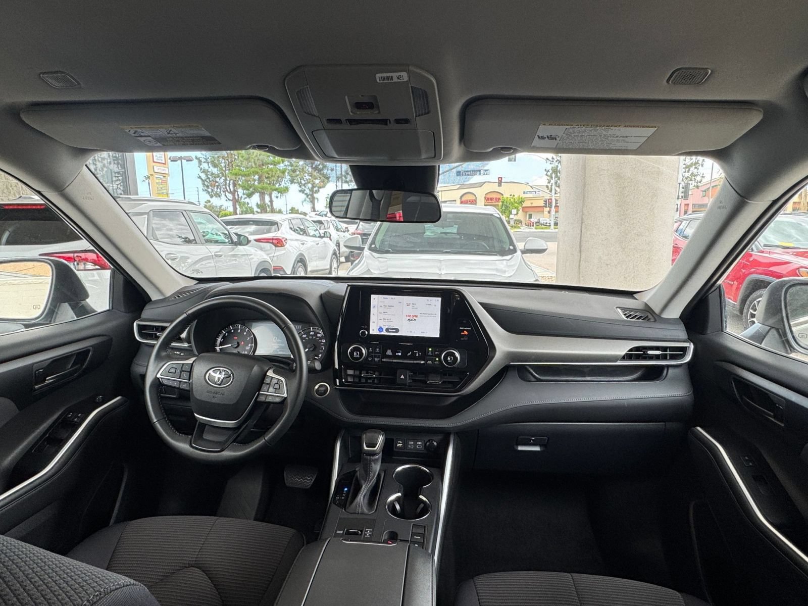 Thumbnail: 2025 Toyota Highlander - 31