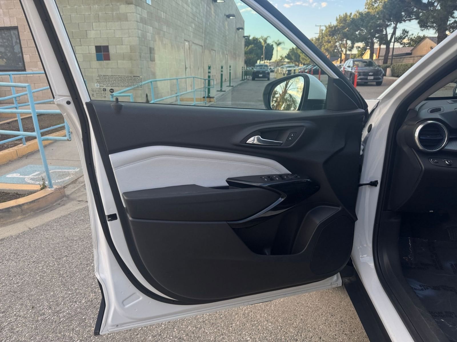 Thumbnail: 2025 Chevrolet Trax - 20