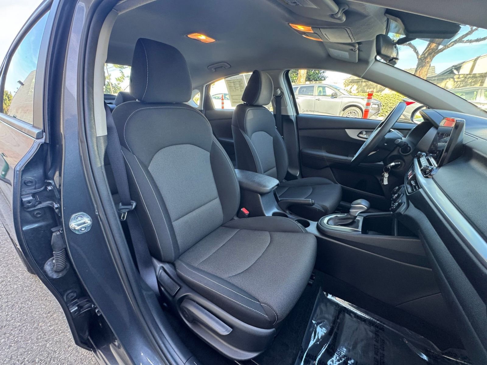 Thumbnail: 2023 Kia Forte - 34