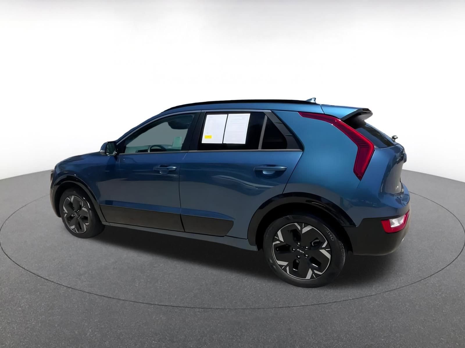 Thumbnail: 2023 Kia Niro - 10