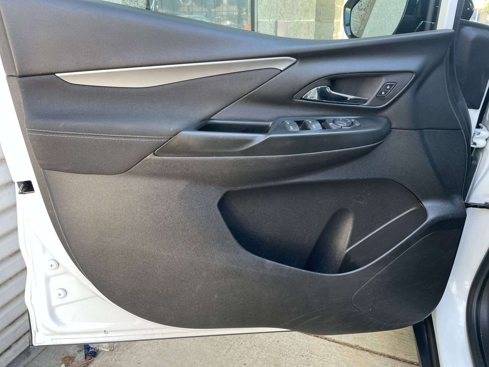 Thumbnail: 2023 Chevrolet Bolt EV - 23