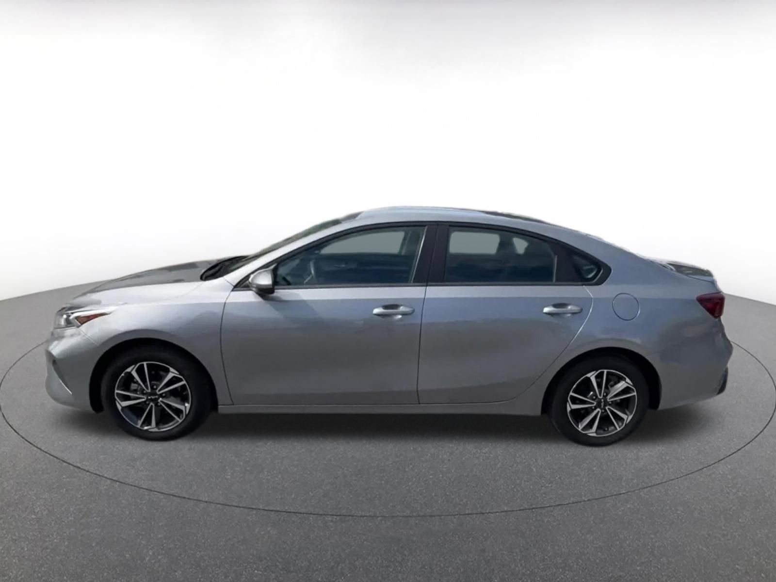 Thumbnail: 2024 Kia Forte - 9