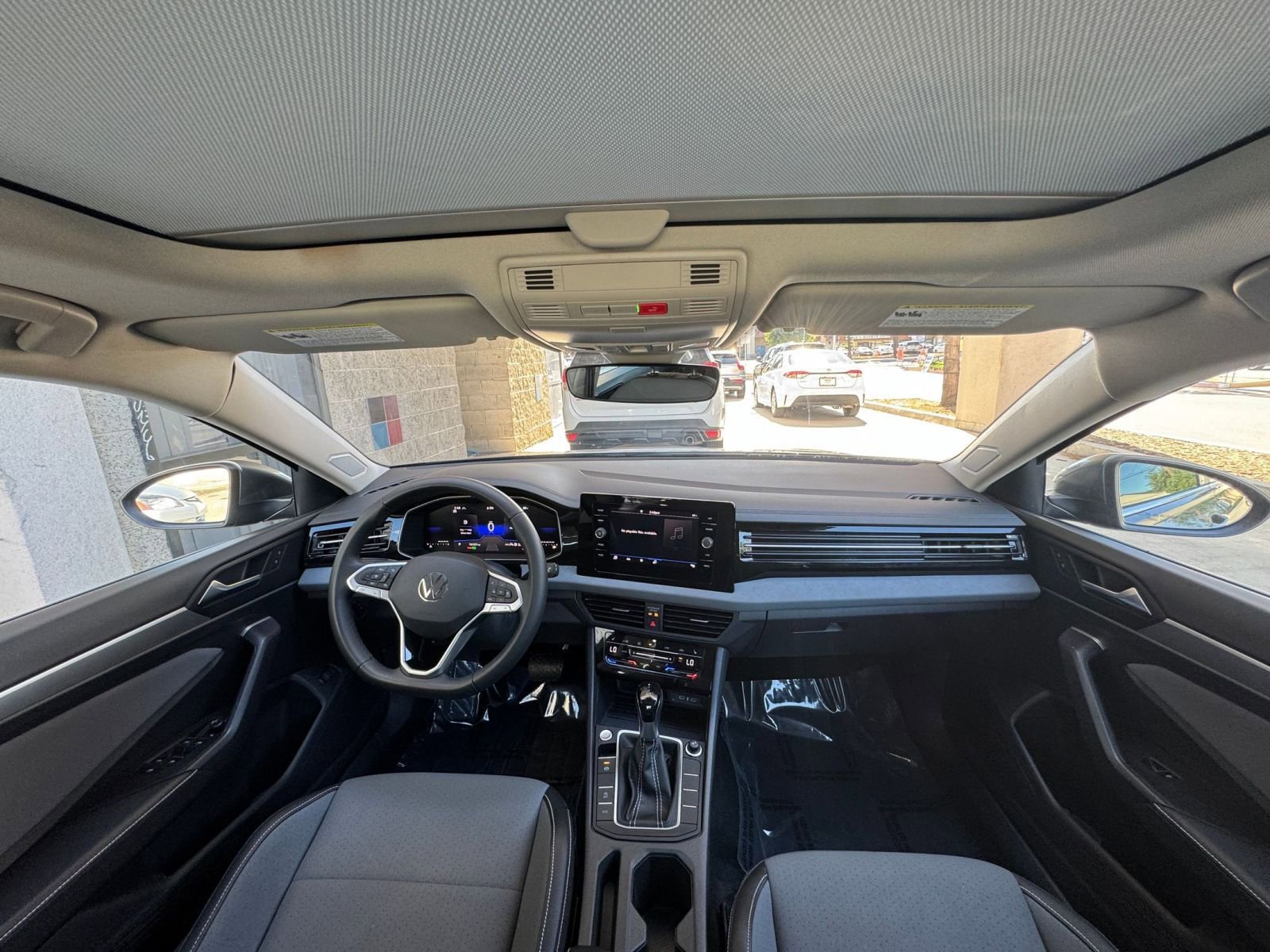 Thumbnail: 2025 Volkswagen Jetta - 32