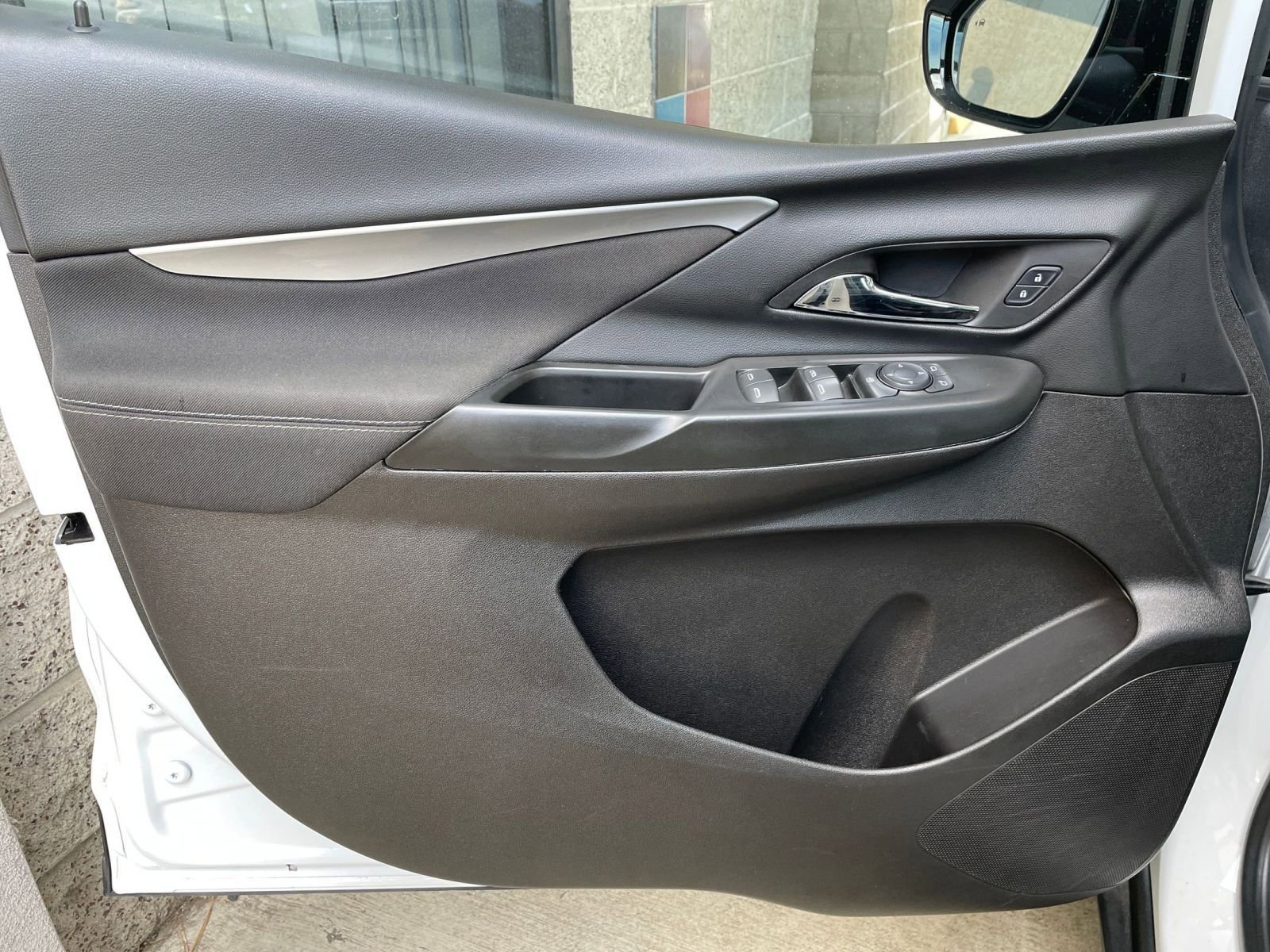 Thumbnail: 2023 Chevrolet Bolt EV - 23