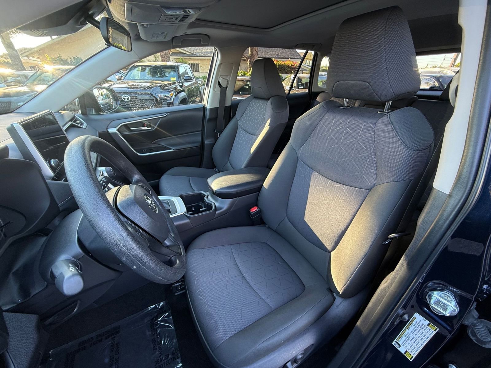 Thumbnail: 2025 Toyota RAV4 - 33