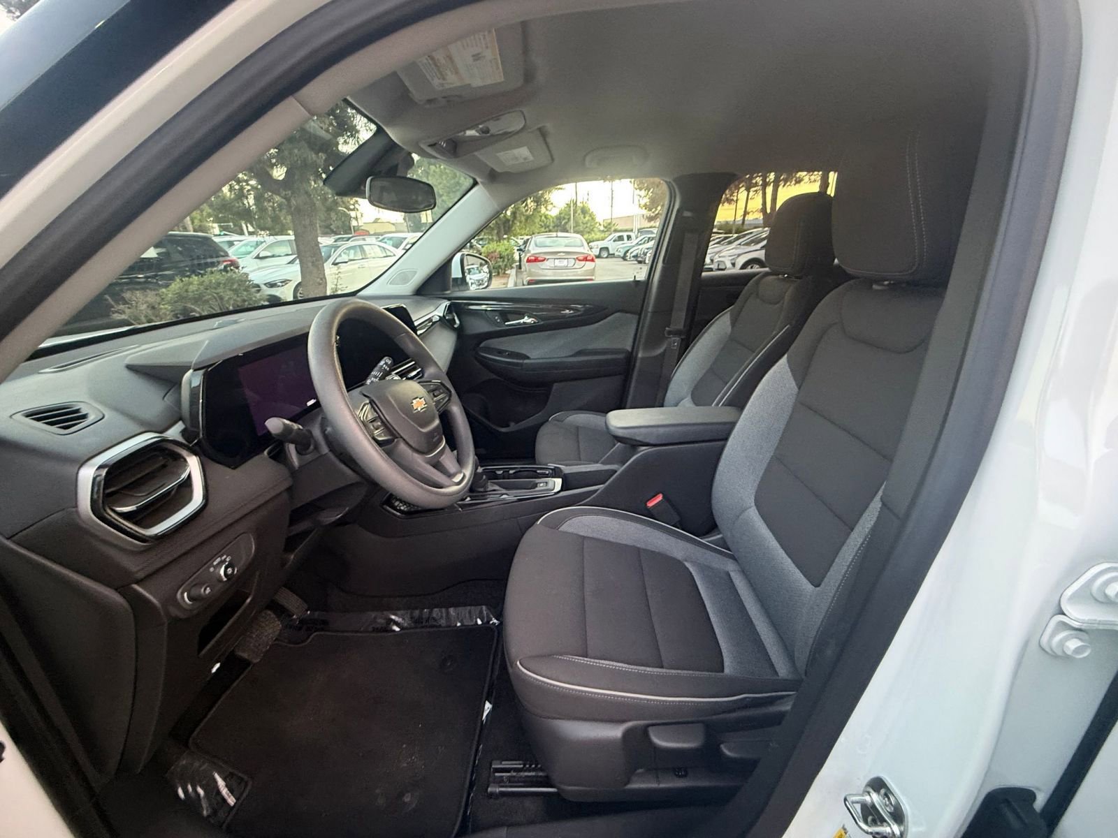 Thumbnail: 2025 Chevrolet TrailBlazer - 23