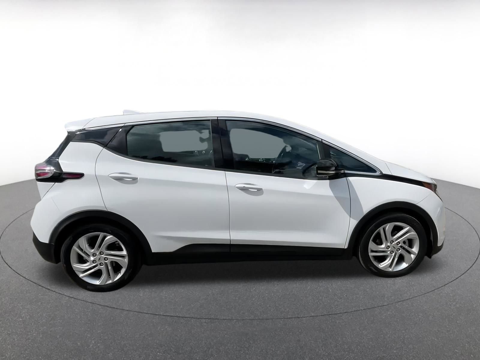 Thumbnail: 2023 Chevrolet Bolt EV - 16