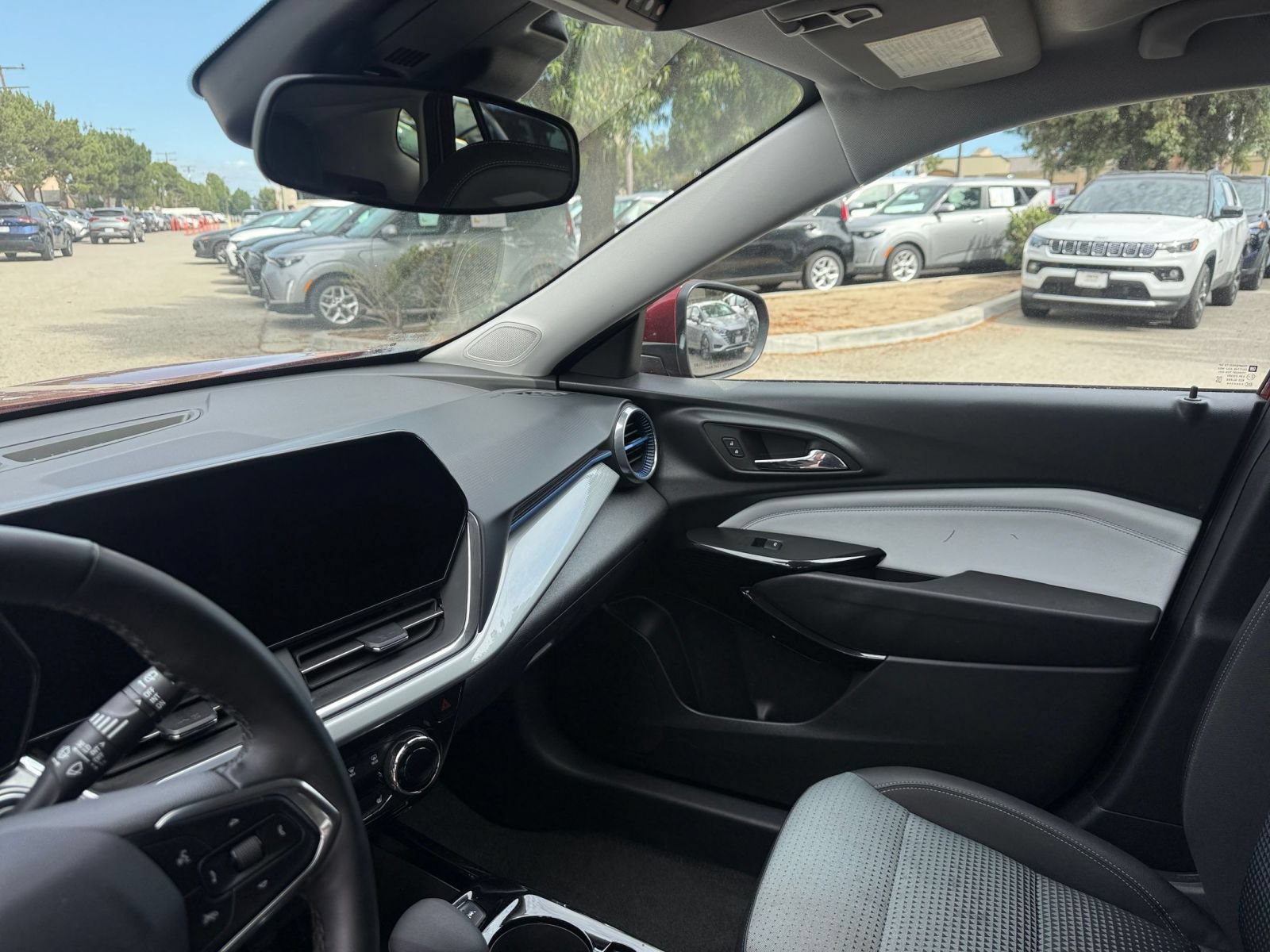 Thumbnail: 2025 Chevrolet Trax - 31
