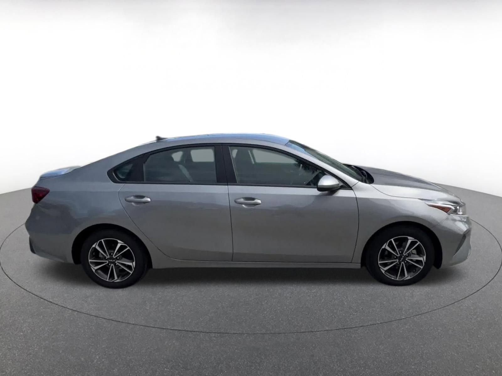 Thumbnail: 2024 Kia Forte - 16