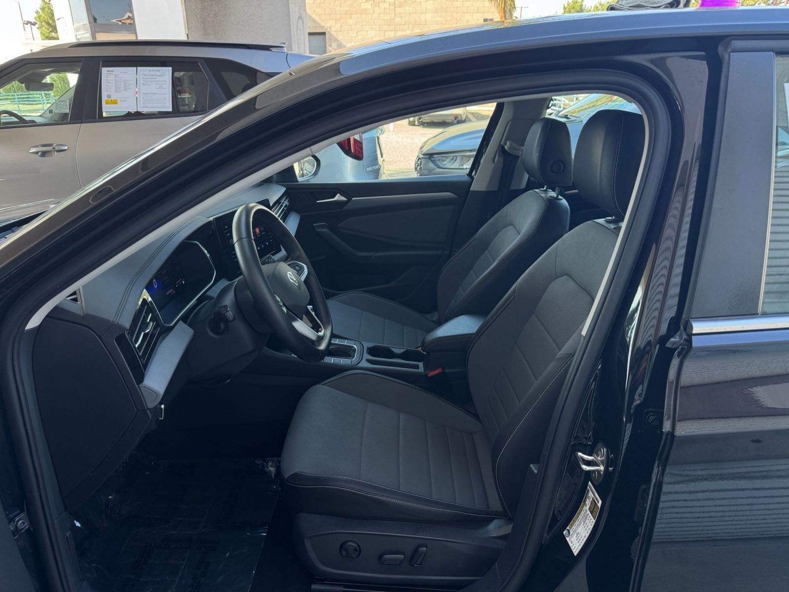 Thumbnail: 2025 Volkswagen Jetta - 25