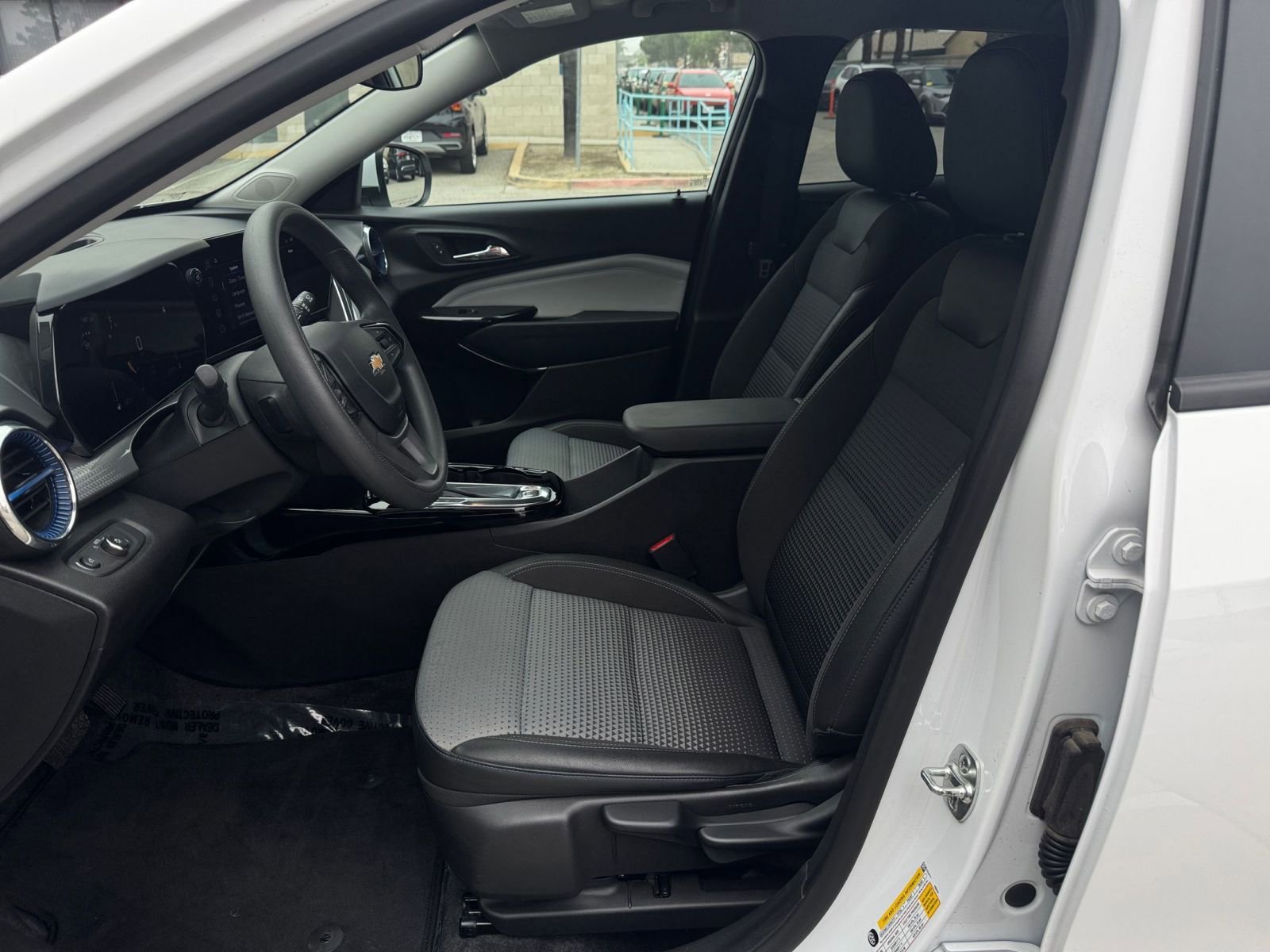 Thumbnail: 2025 Chevrolet Trax - 25