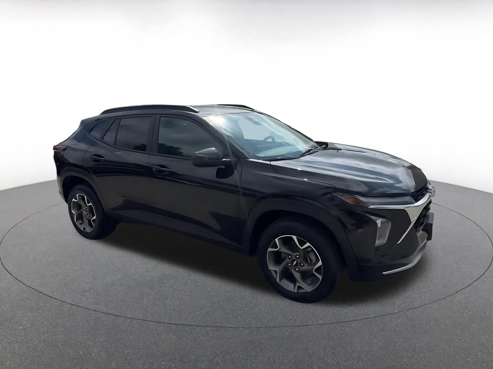 Thumbnail: 2025 Chevrolet Trax - 2