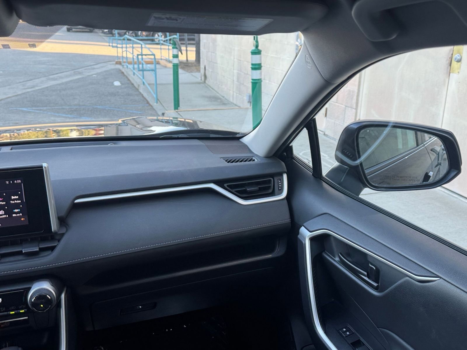 Thumbnail: 2025 Toyota RAV4 - 34