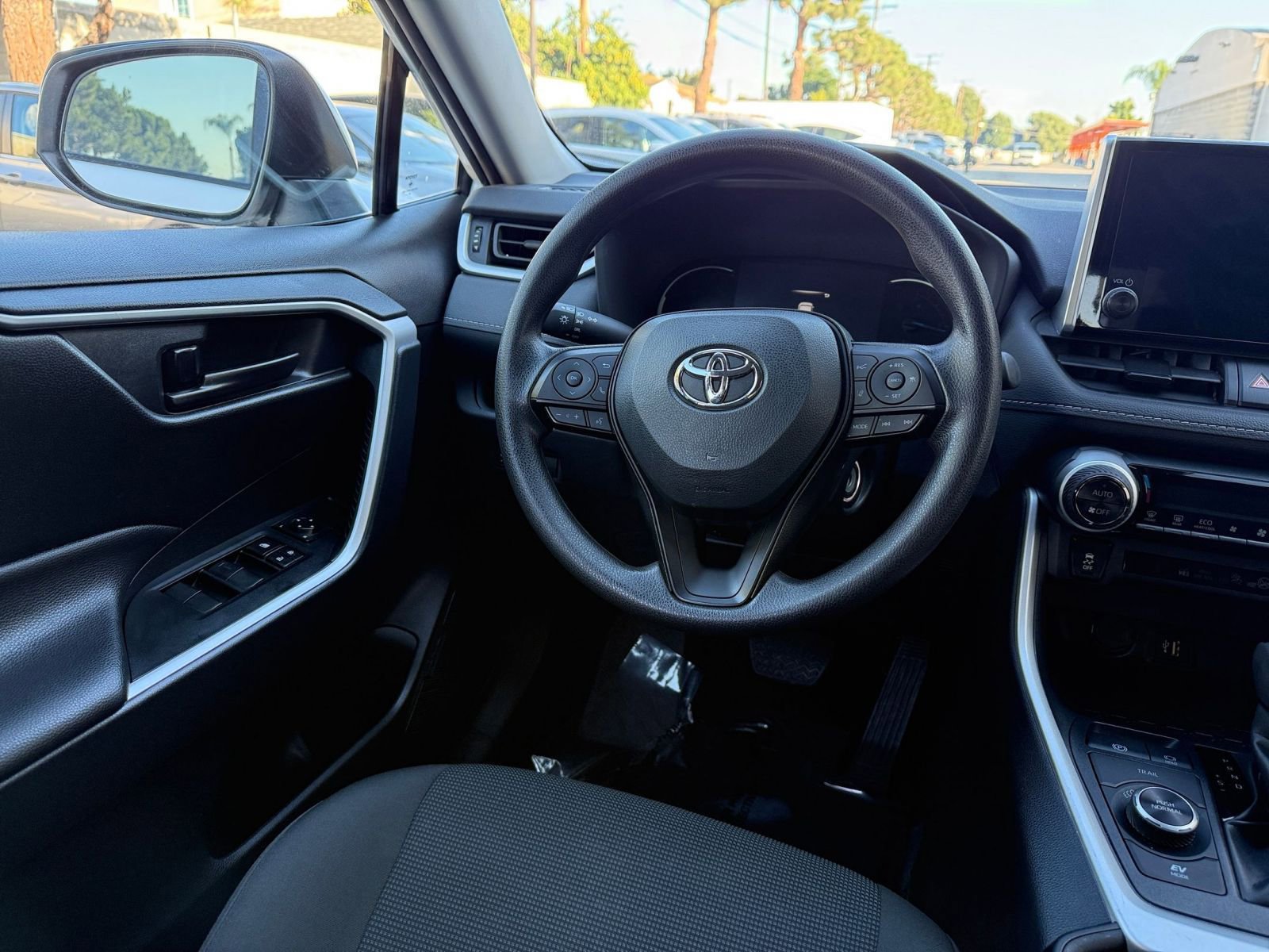 Thumbnail: 2025 Toyota RAV4 - 33