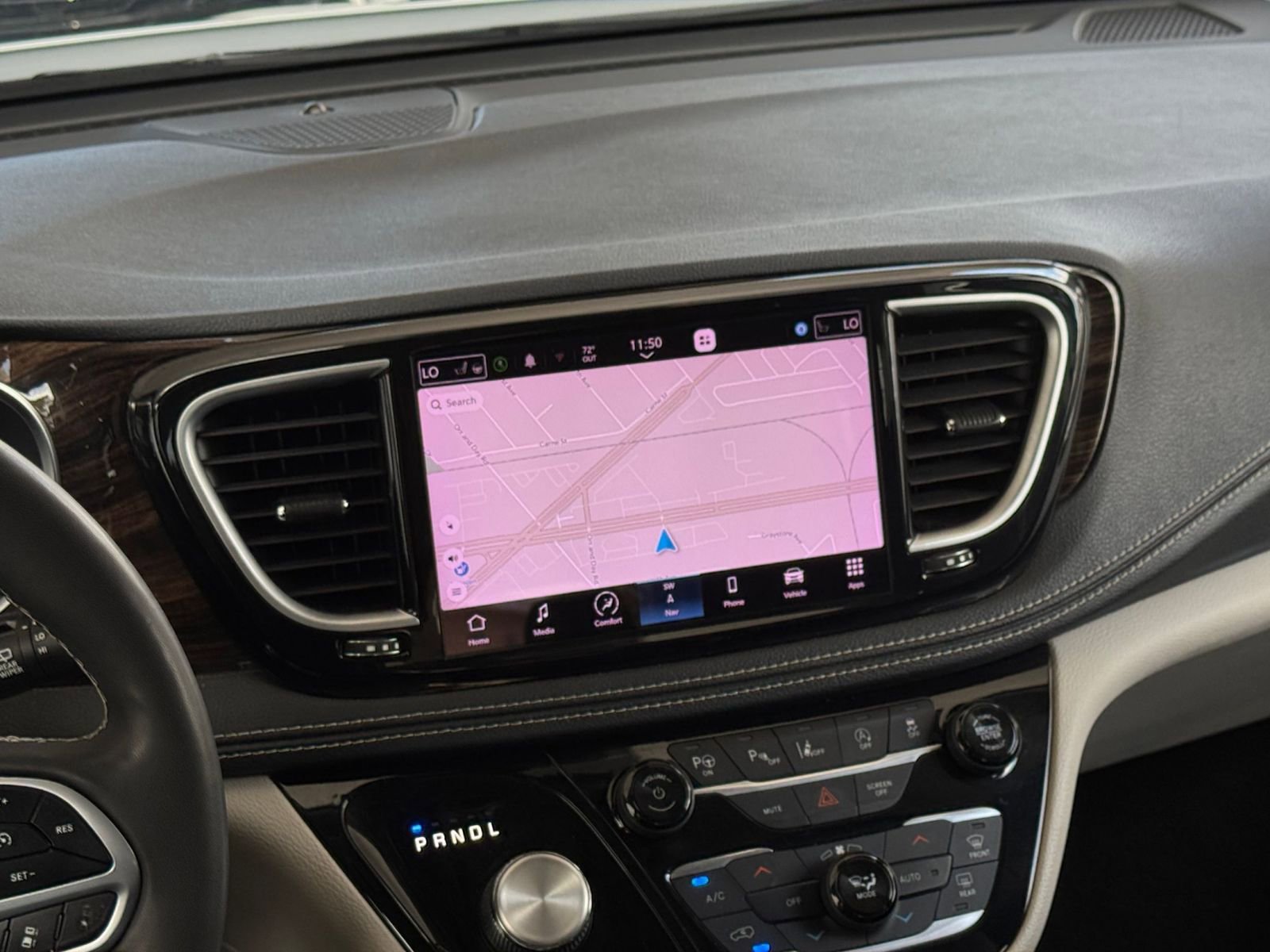 Thumbnail: 2022 Chrysler Pacifica - 17