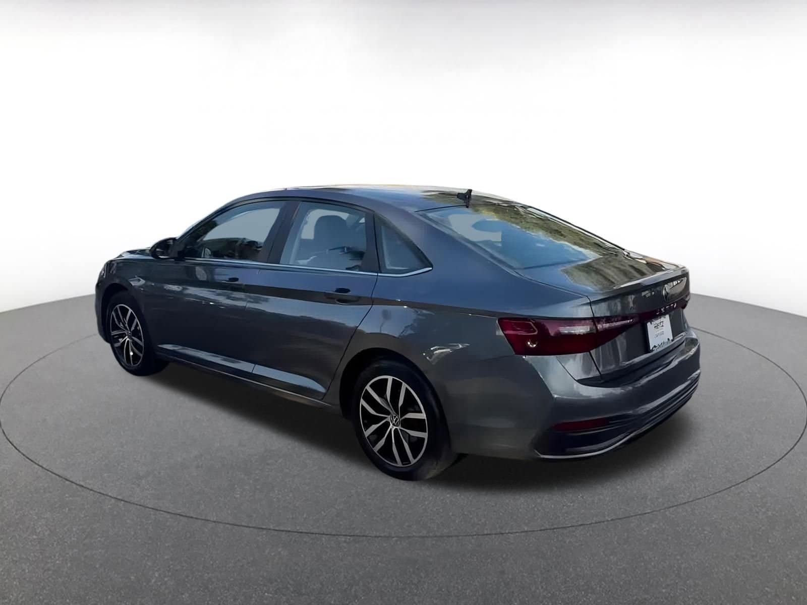 Thumbnail: 2025 Volkswagen Jetta - 3