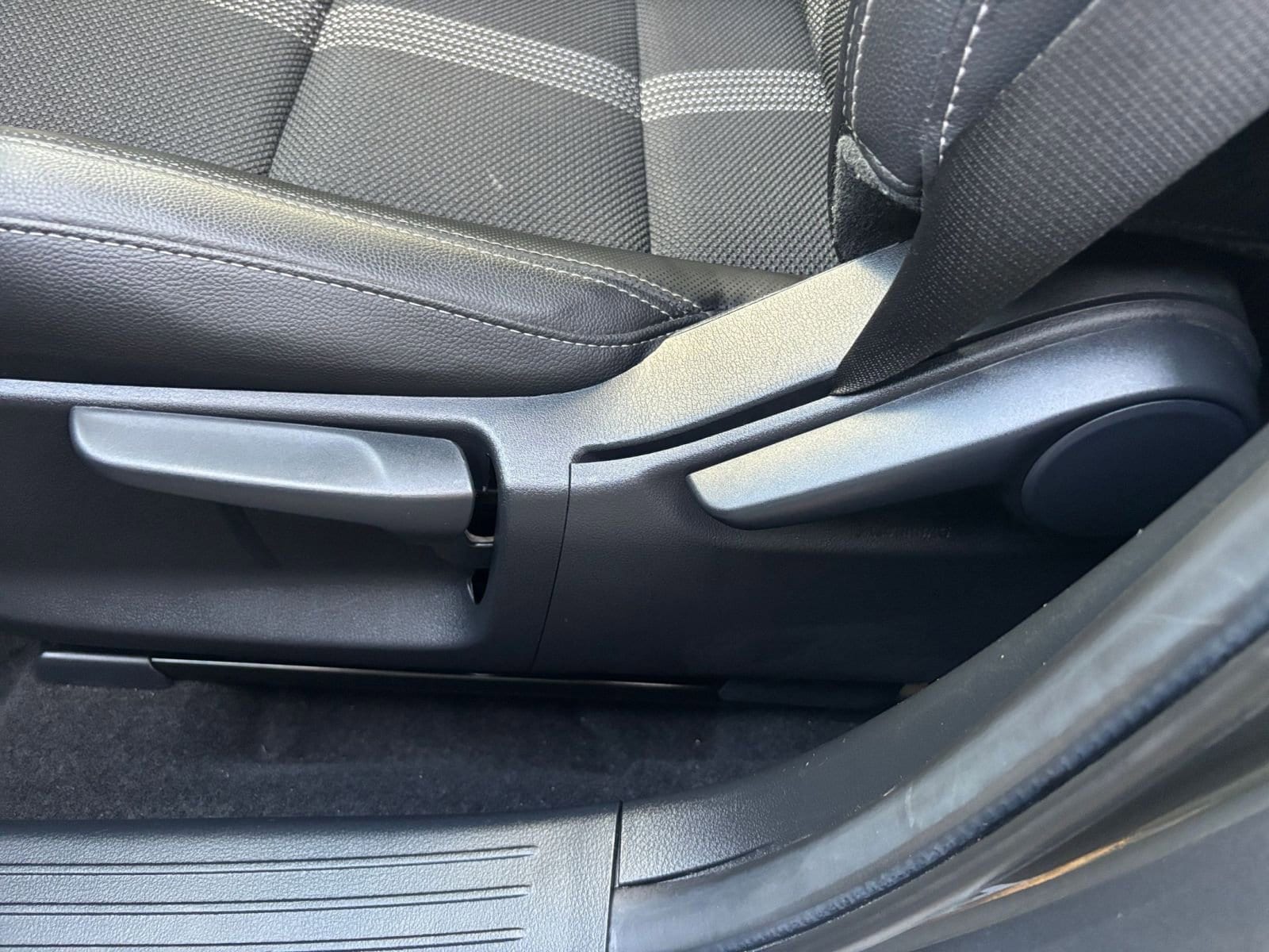 Thumbnail: 2025 Mazda CX-50 - 23