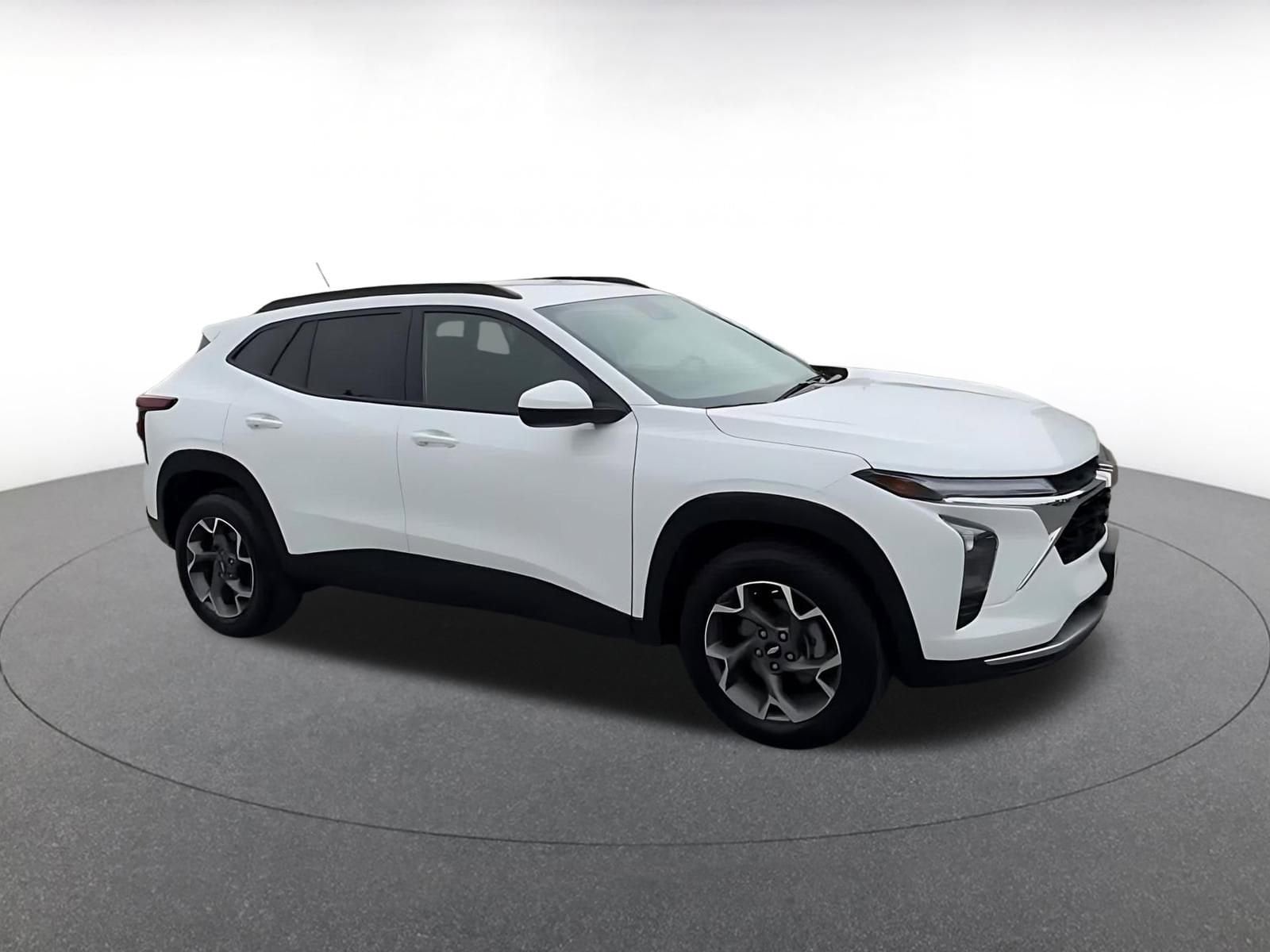 Thumbnail: 2025 Chevrolet Trax - 2