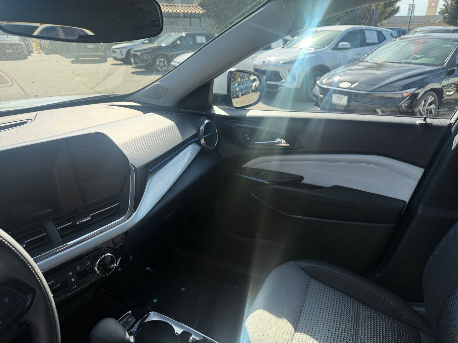 Thumbnail: 2025 Chevrolet Trax - 32