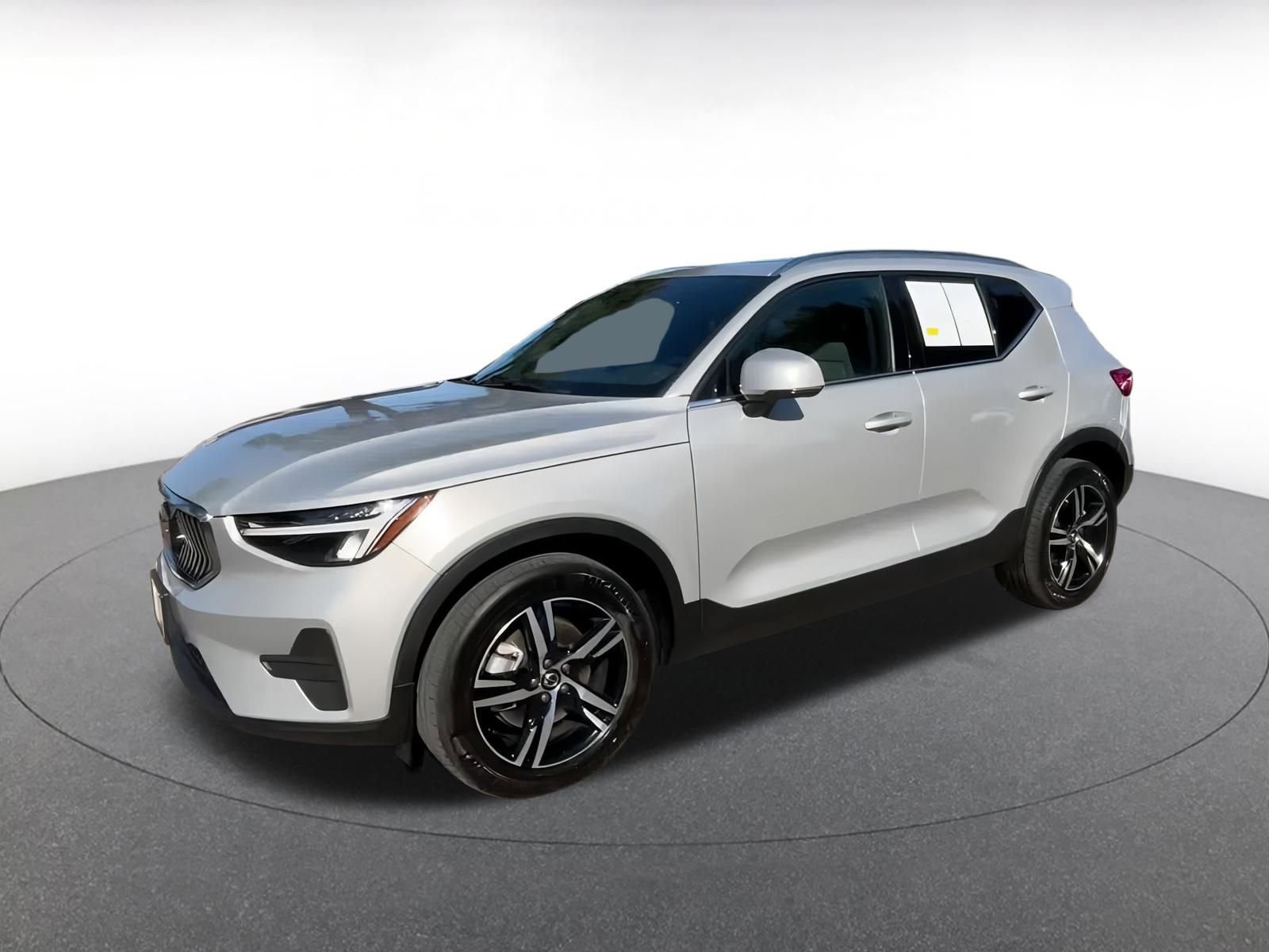 Thumbnail: 2024 Volvo XC40 - 8