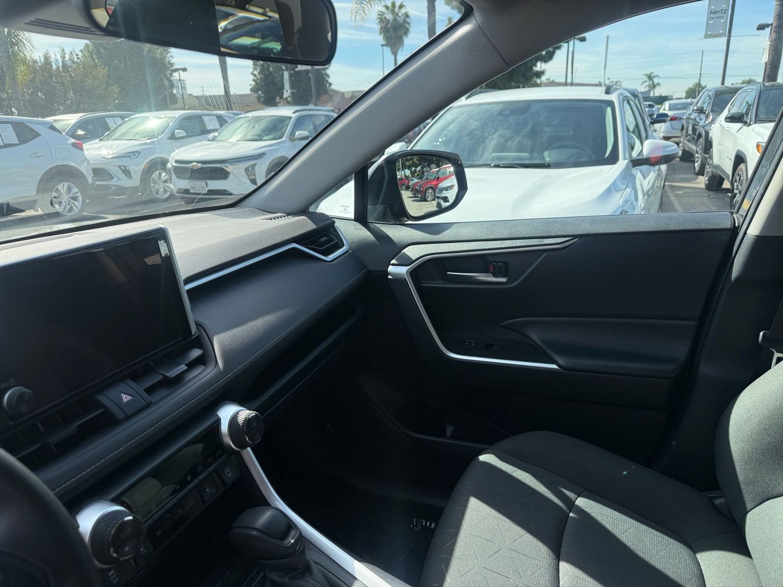 Thumbnail: 2025 Toyota RAV4 - 31