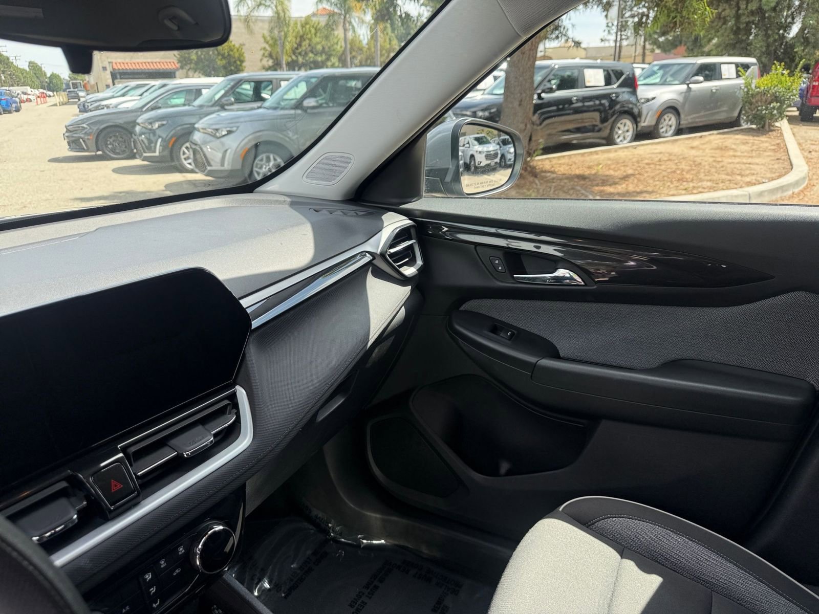 Thumbnail: 2025 Chevrolet TrailBlazer - 32