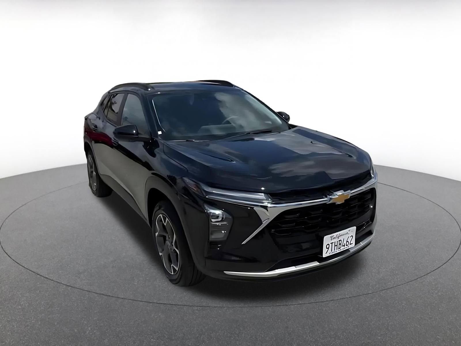 Thumbnail: 2025 Chevrolet Trax - 3