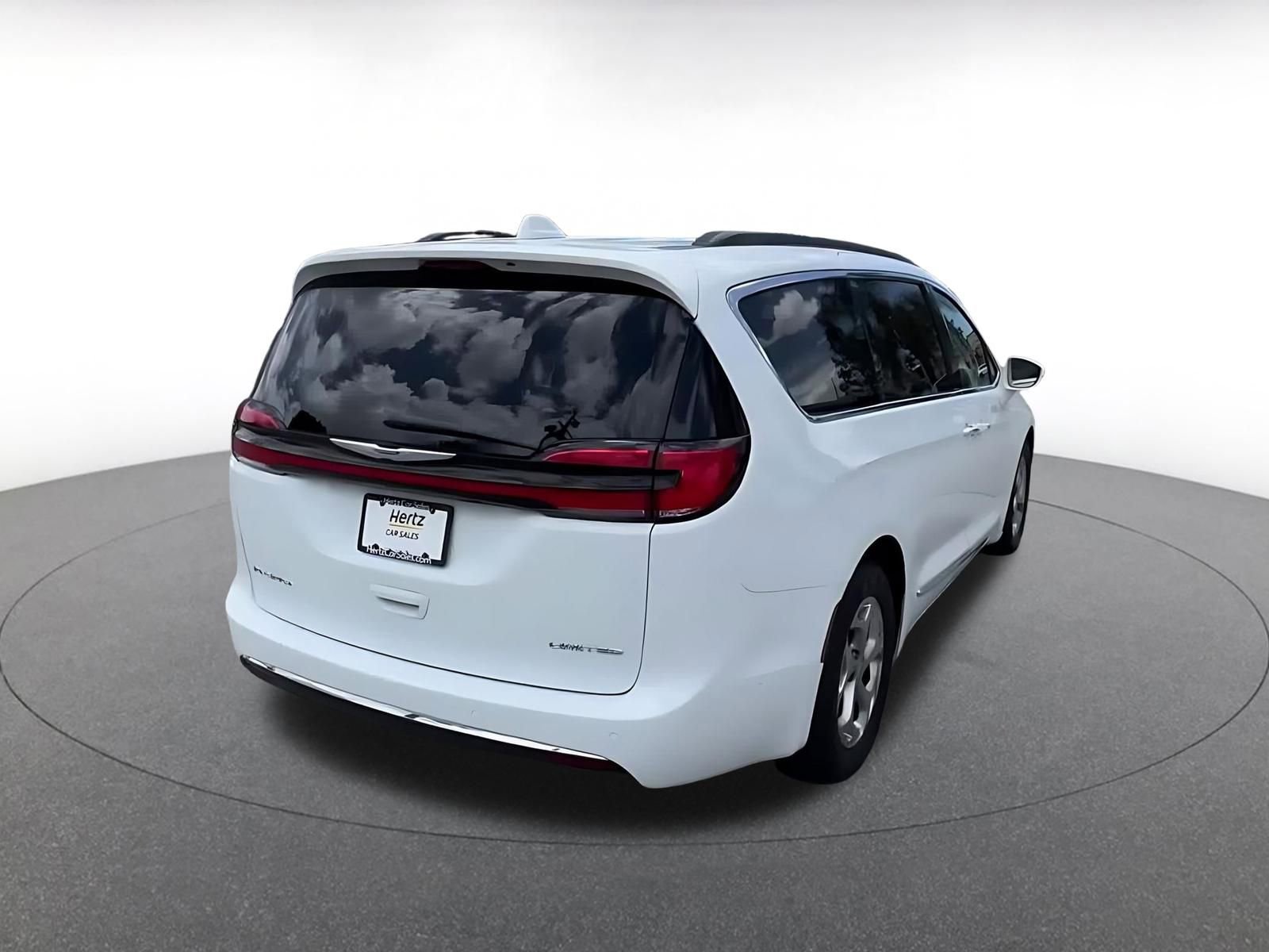Thumbnail: 2022 Chrysler Pacifica - 14