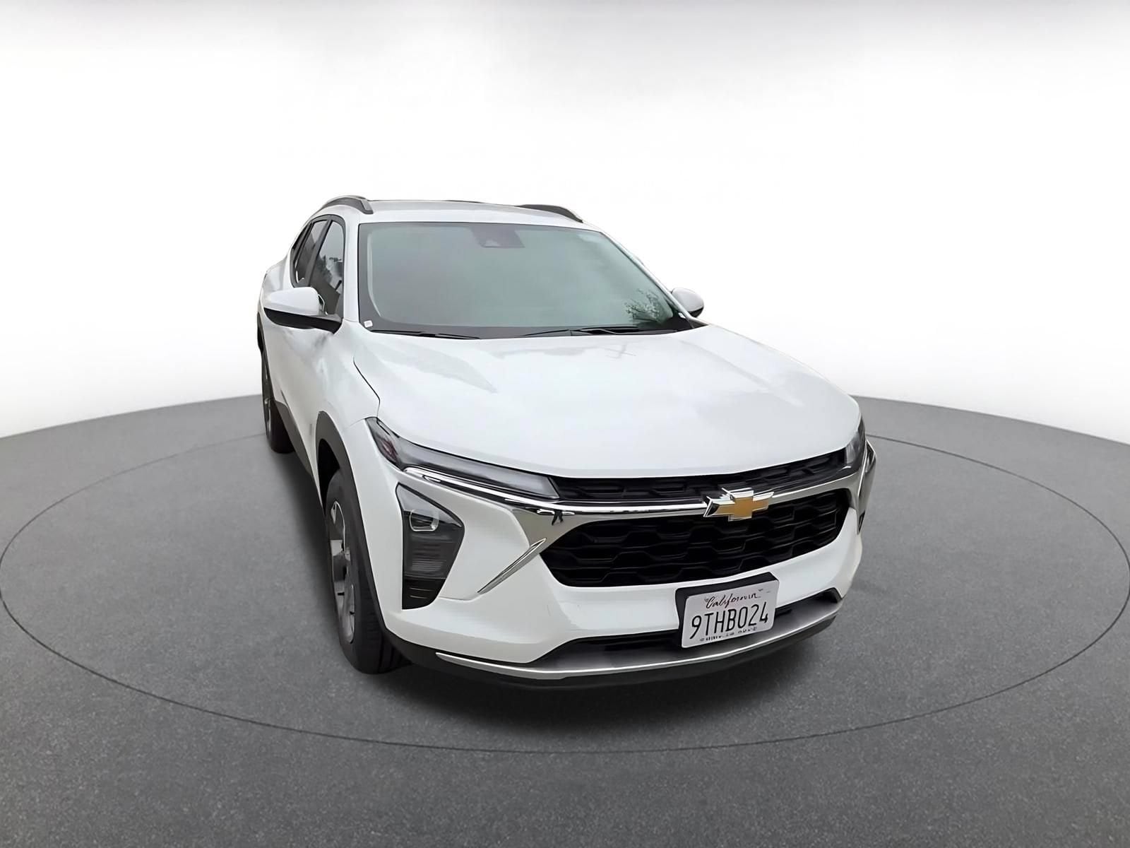 Thumbnail: 2025 Chevrolet Trax - 2