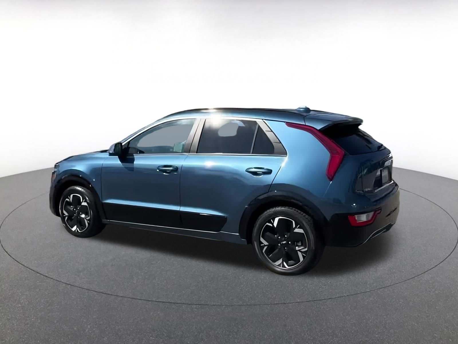 Thumbnail: 2023 Kia Niro - 9