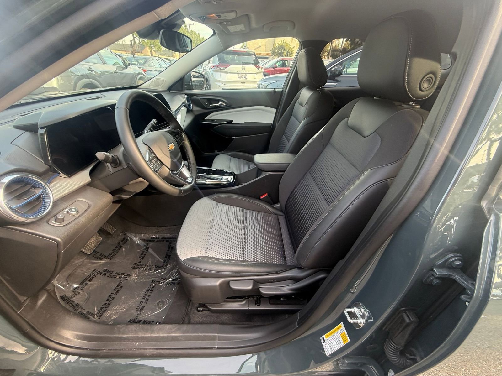 Thumbnail: 2025 Chevrolet Trax - 24