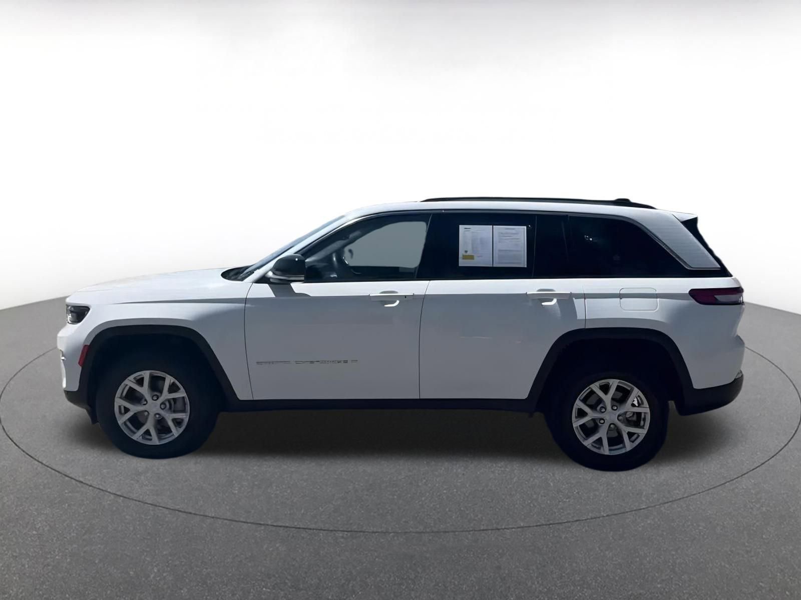 Thumbnail: 2024 Jeep Grand Cherokee - 9