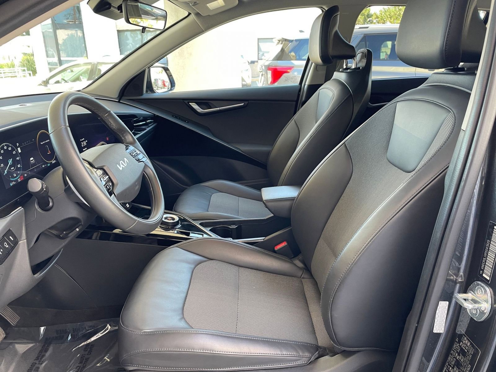 Thumbnail: 2023 Kia Niro - 30