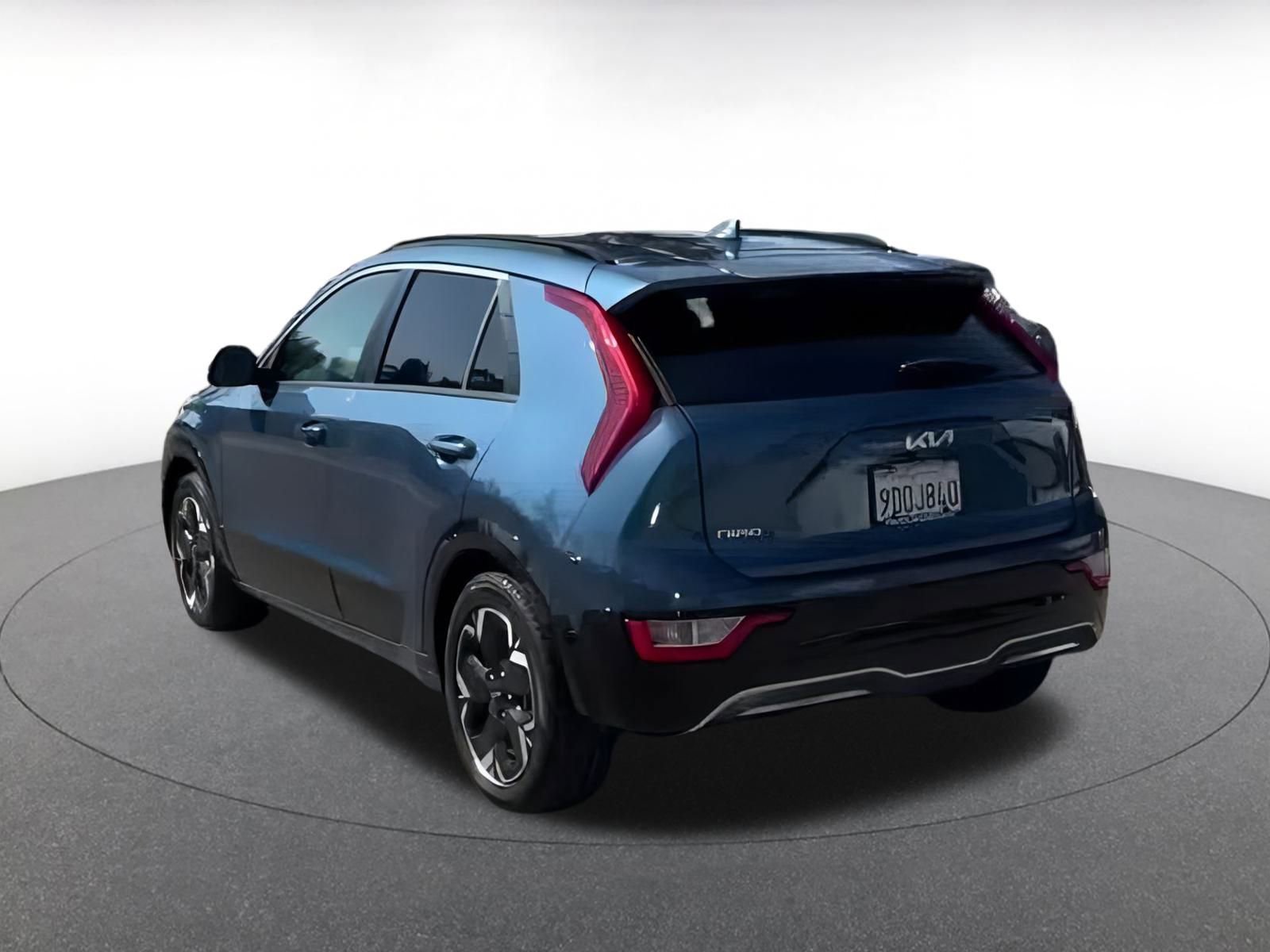 Thumbnail: 2023 Kia Niro - 10