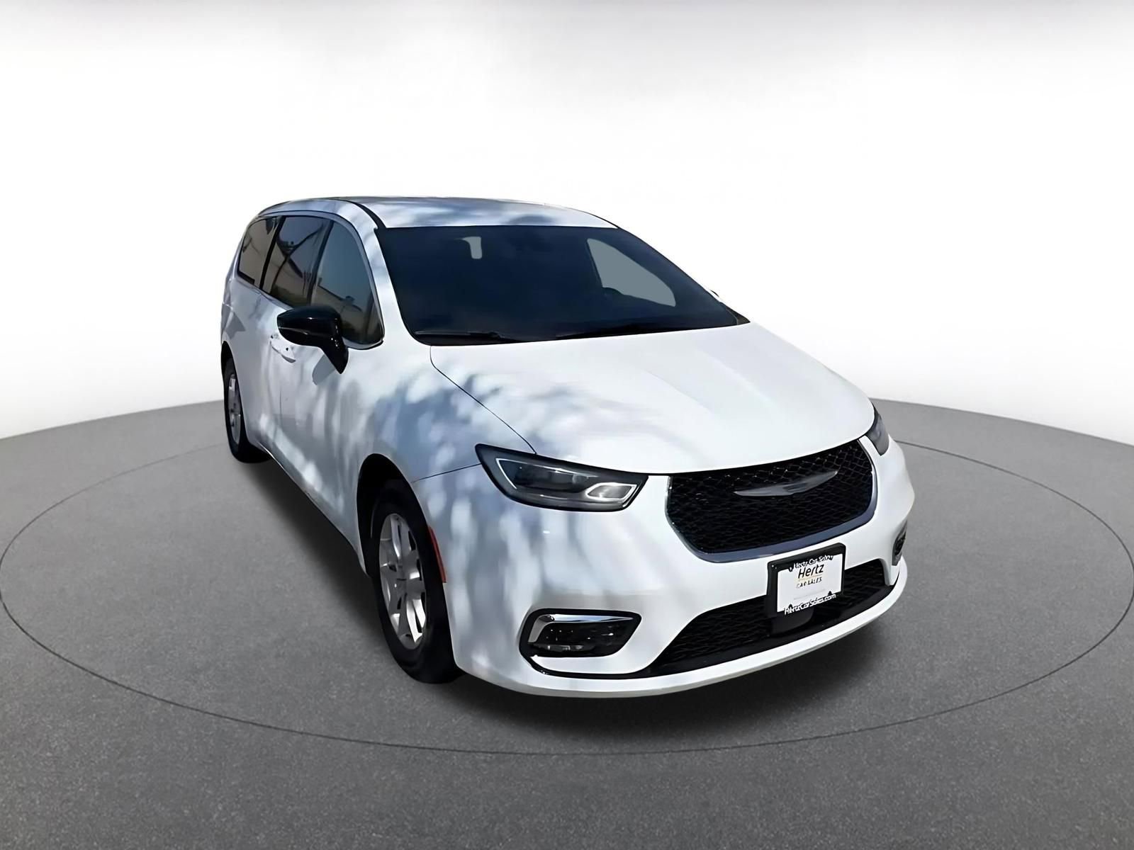 Thumbnail: 2025 Chrysler Pacifica - 3
