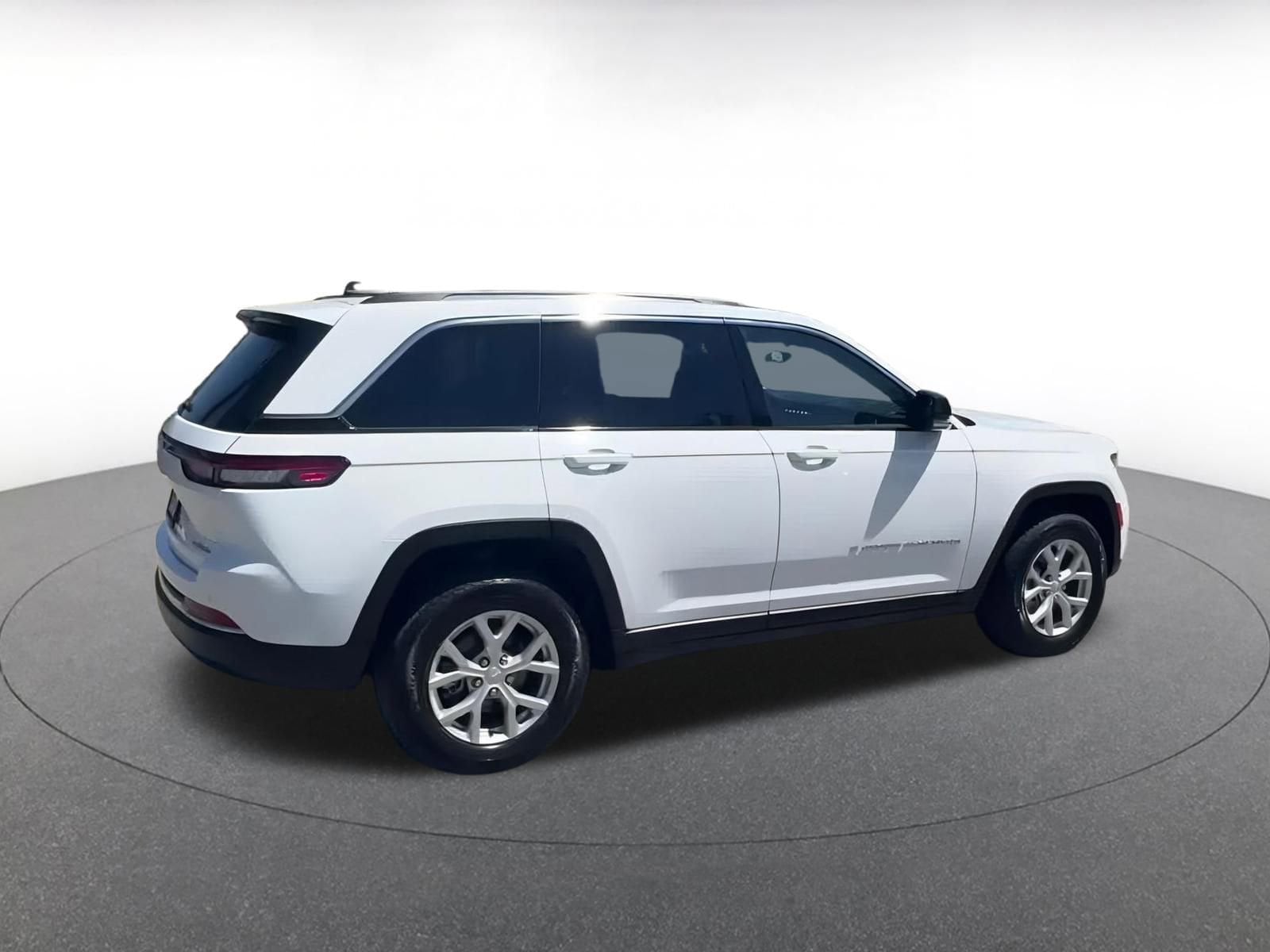 Thumbnail: 2024 Jeep Grand Cherokee - 14