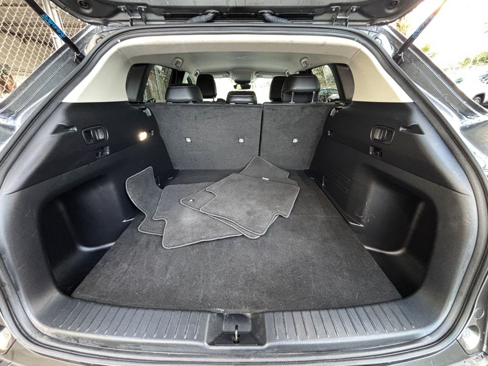 Thumbnail: 2025 Mazda CX-50 - 31