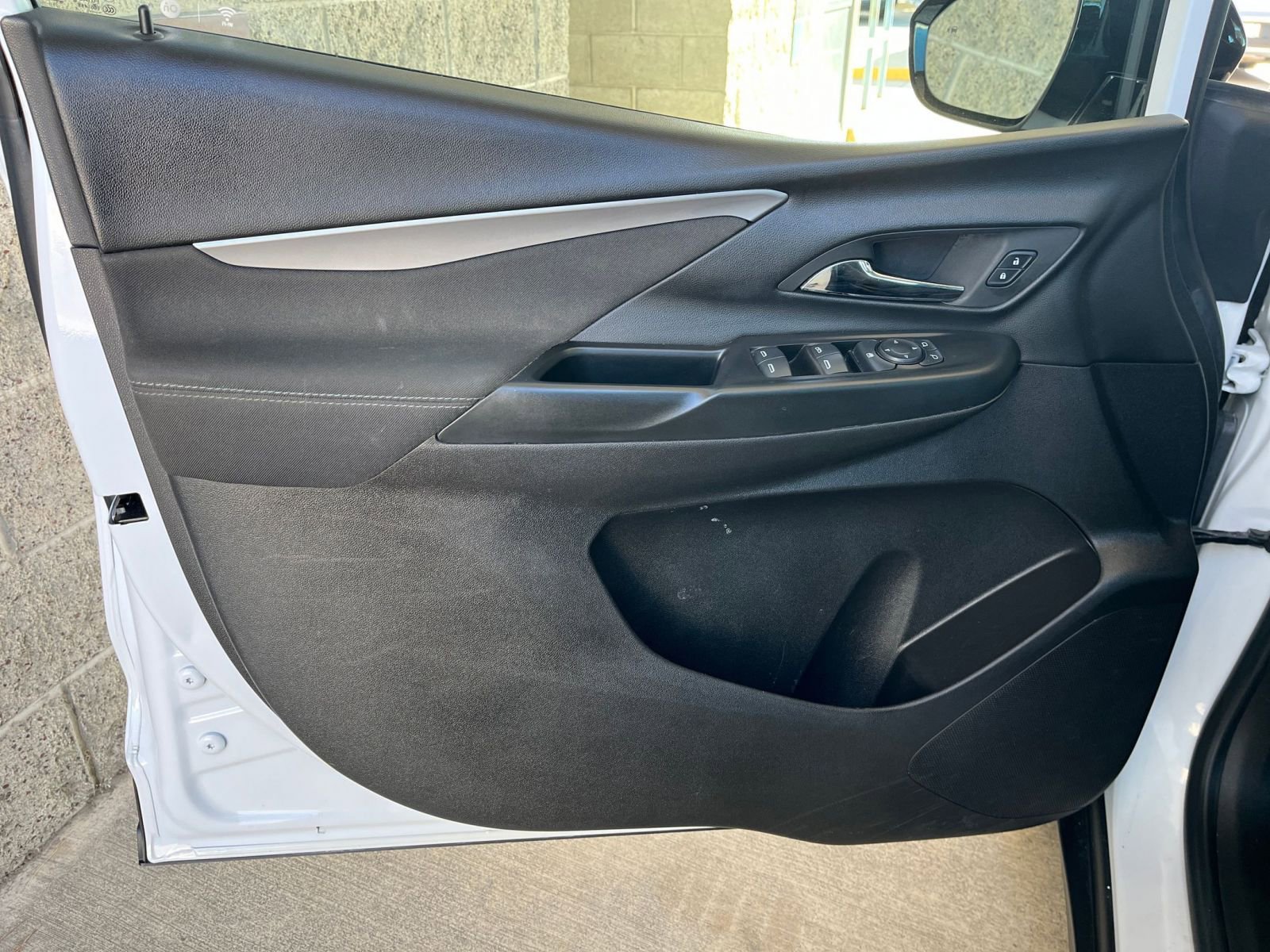 Thumbnail: 2023 Chevrolet Bolt EV - 23