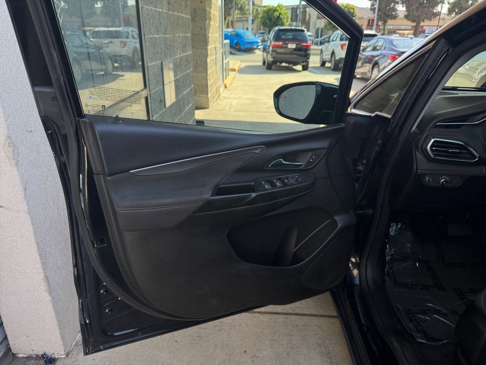 Thumbnail: 2023 Chevrolet Bolt EV - 23