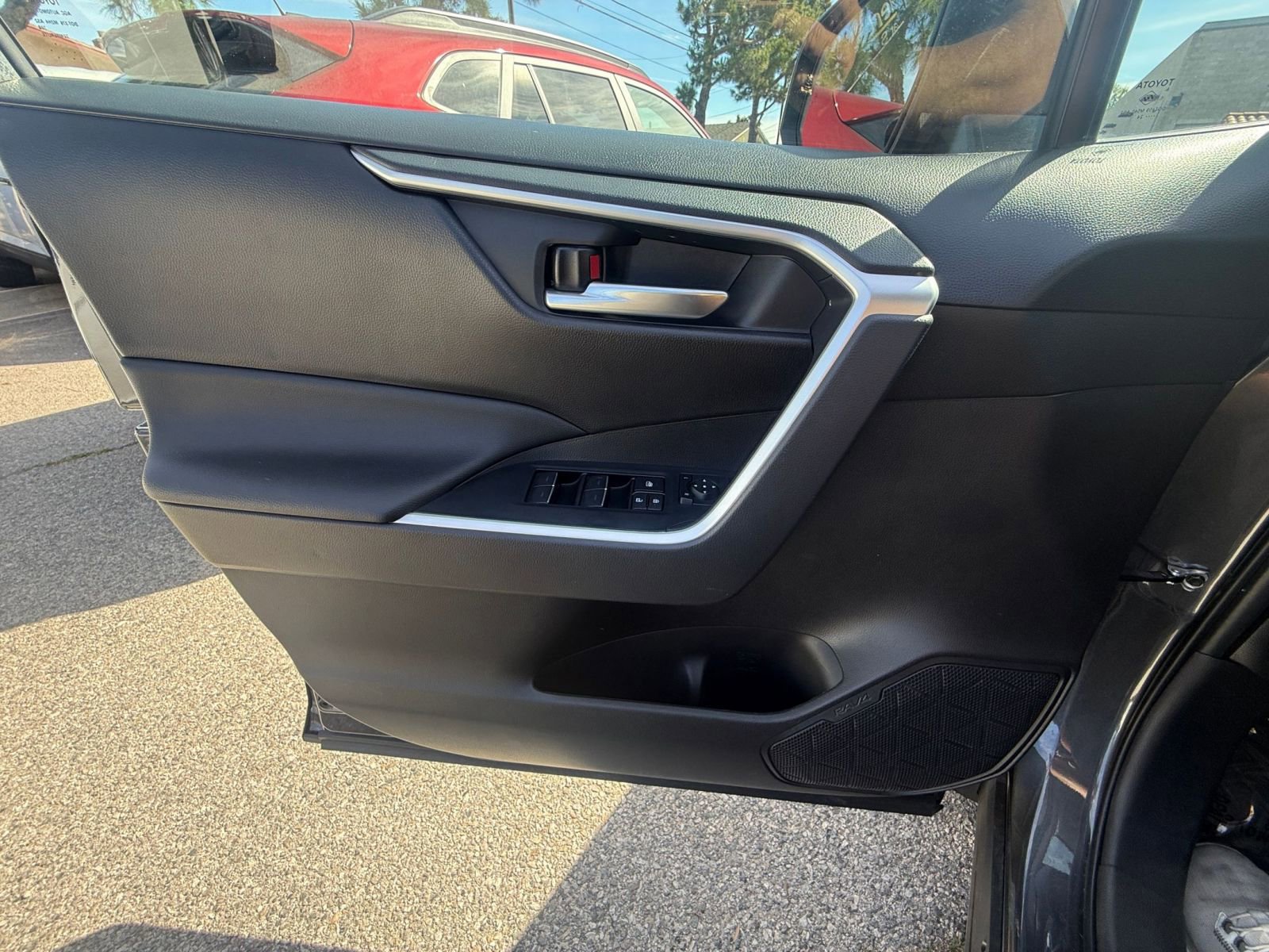 Thumbnail: 2025 Toyota RAV4 - 18