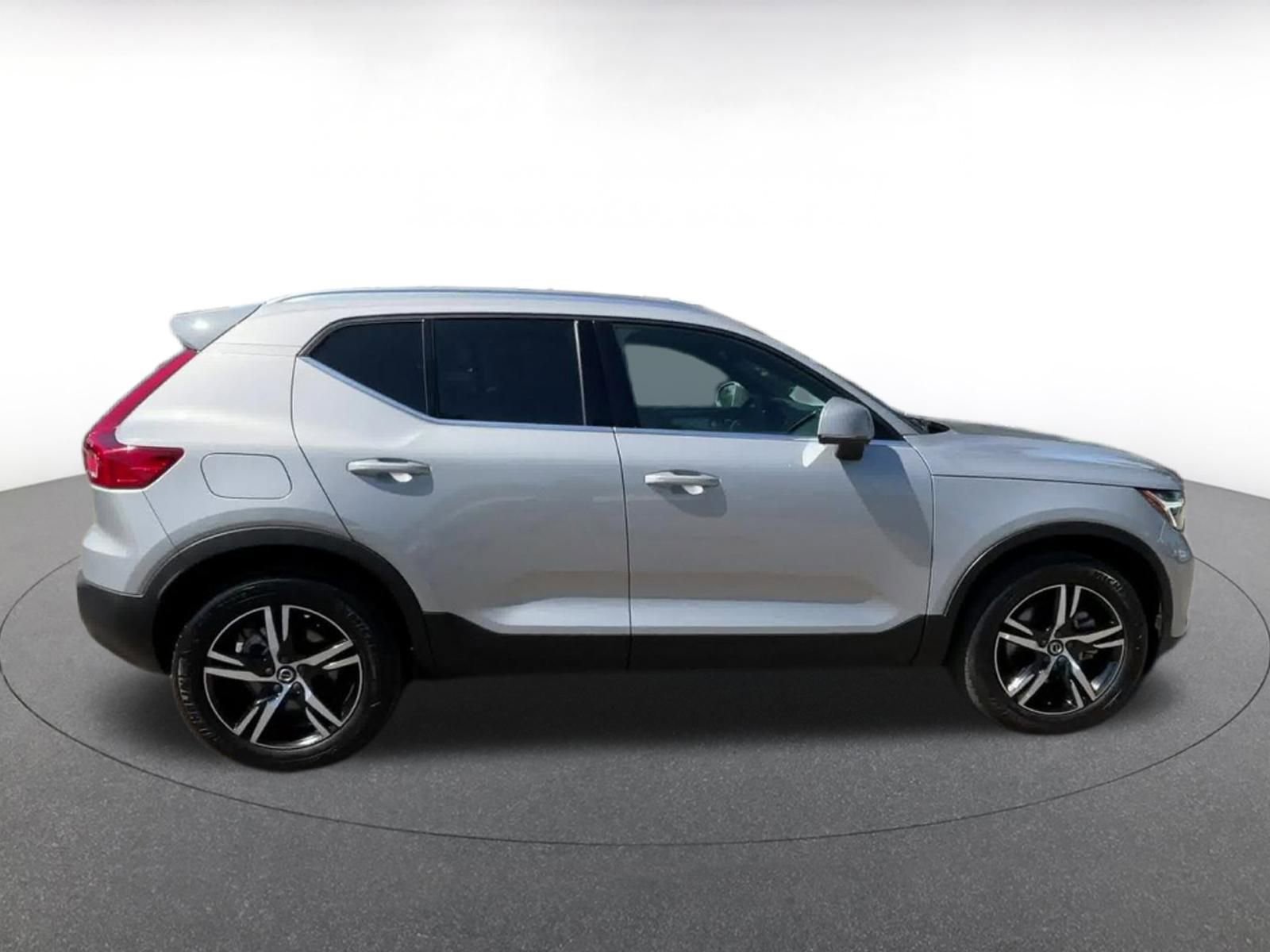 Thumbnail: 2024 Volvo XC40 - 16