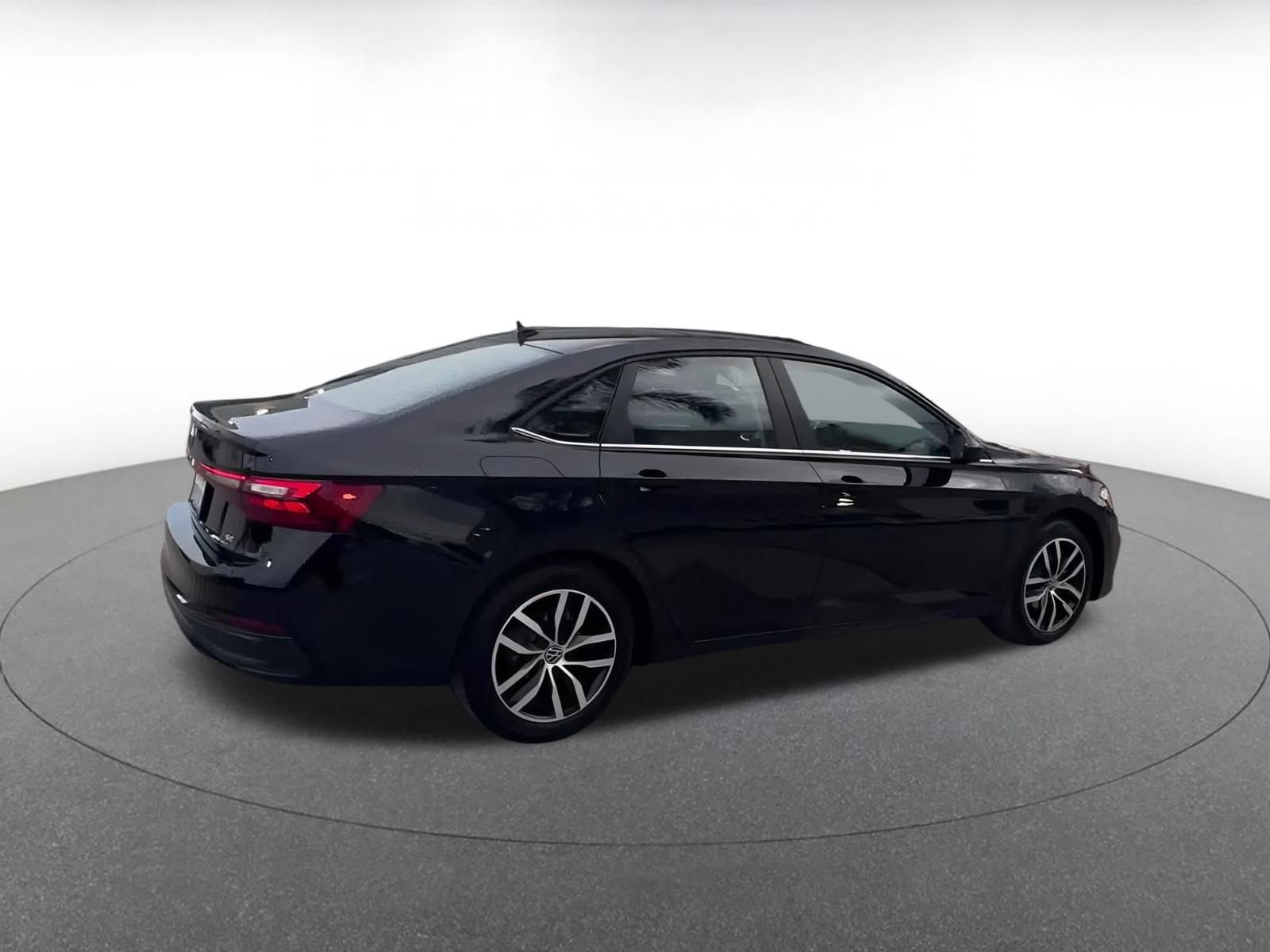 Thumbnail: 2025 Volkswagen Jetta - 16