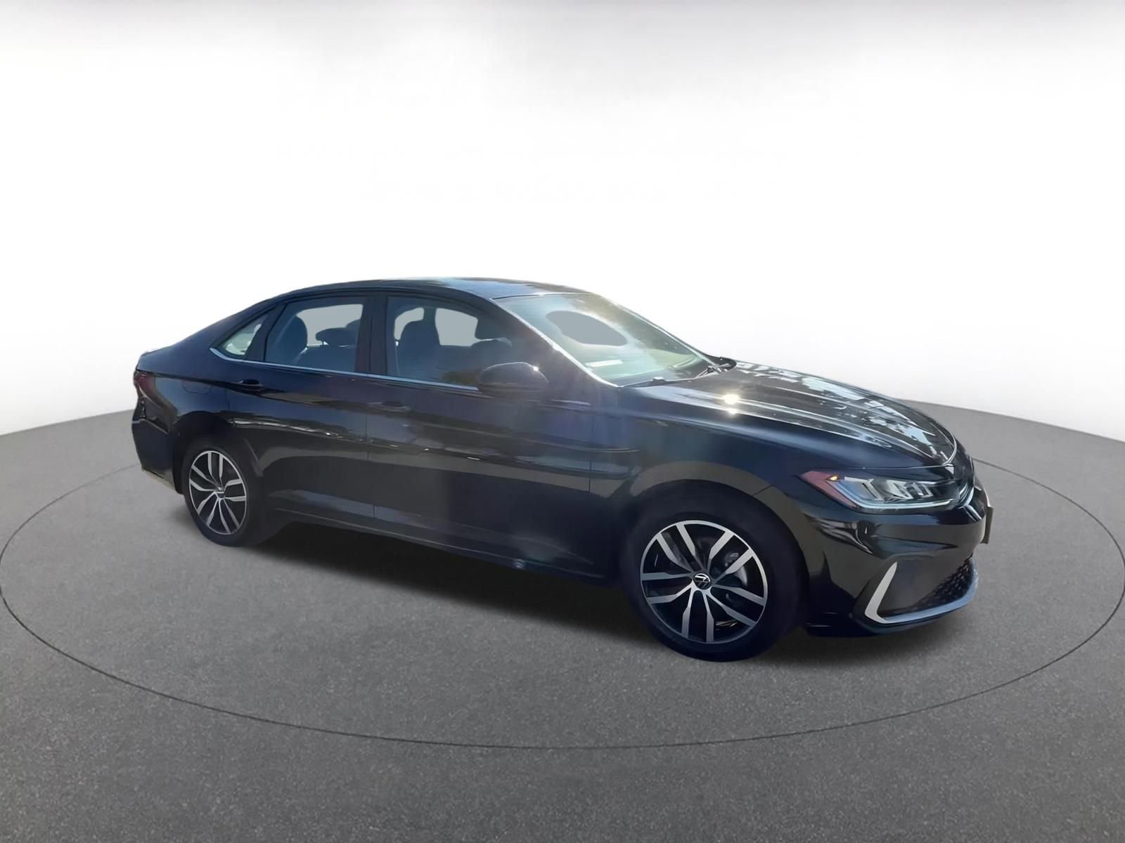 Thumbnail: 2025 Volkswagen Jetta - 2