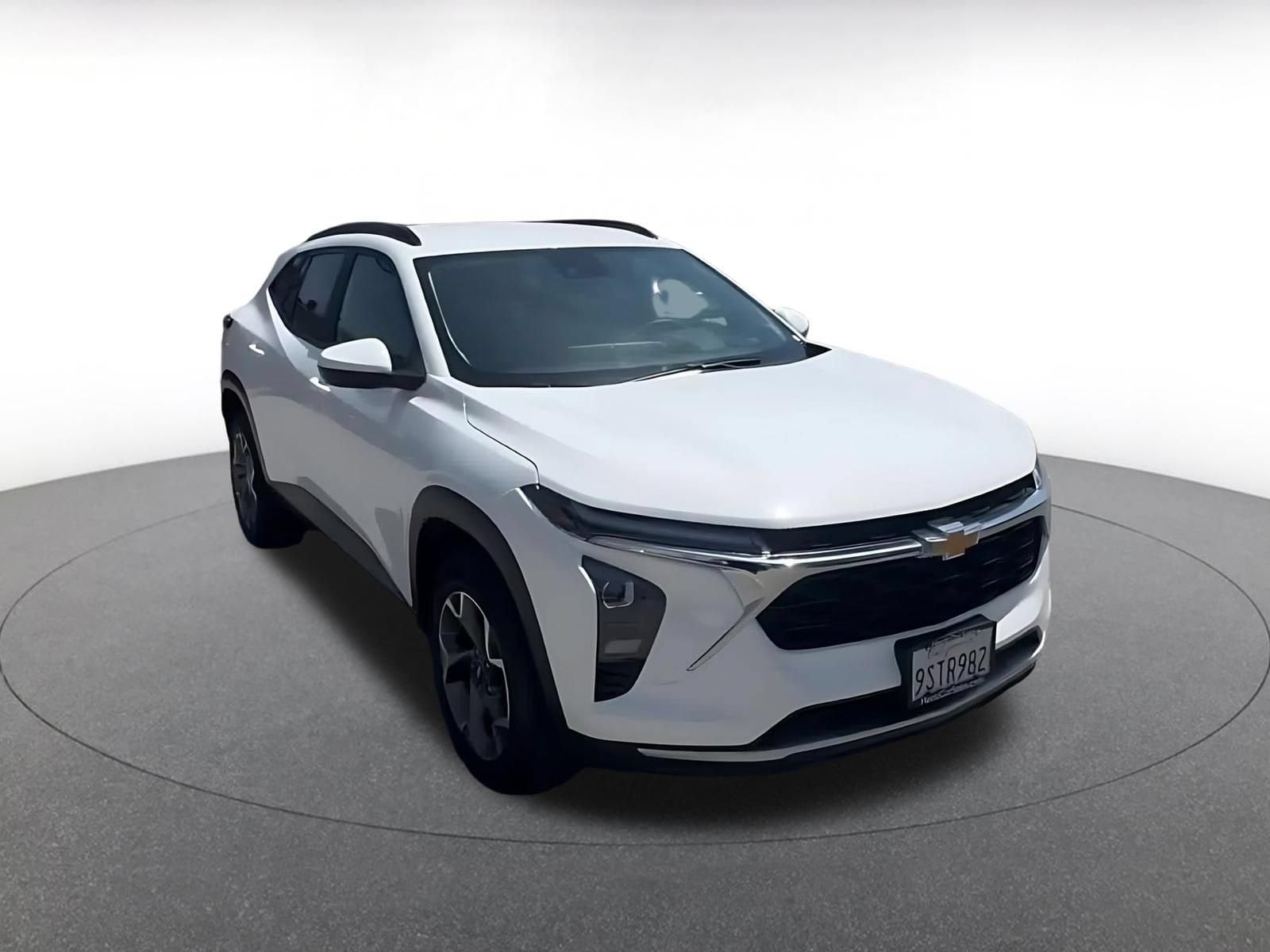 Thumbnail: 2025 Chevrolet Trax - 3