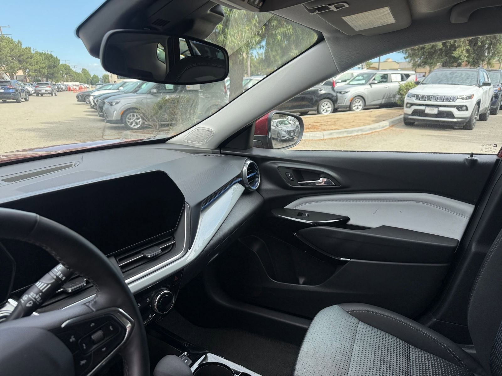Thumbnail: 2025 Chevrolet Trax - 32